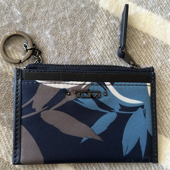 NWOT Tumi Zip card with key chain - Picture 4 of 4